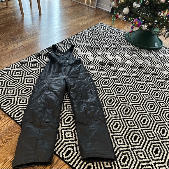 Real Leather Snow Costume - Picture 6 of 16